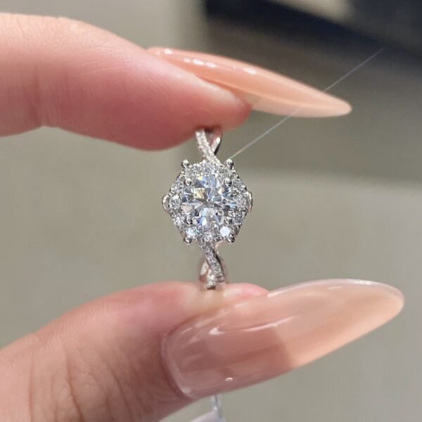 18K Royal Manor Diamond Ring