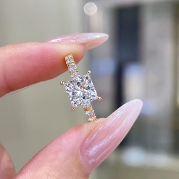 18K 2.06ct princess cut diamond ring