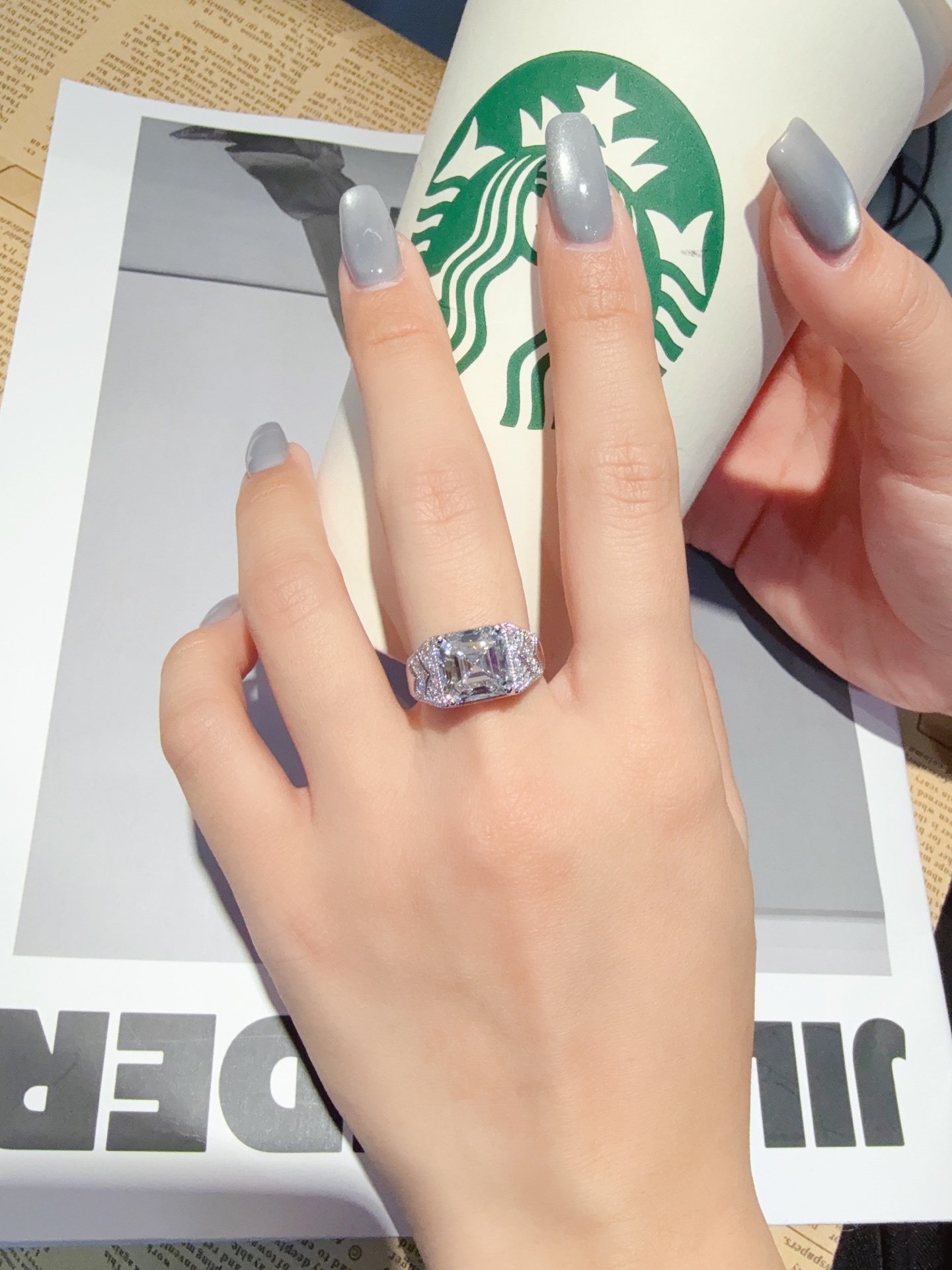 18K White Gold Ascher Vintage Dew Edge Ring - Image 4