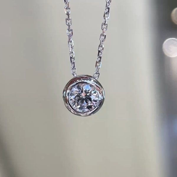 50-point K white bubble necklace