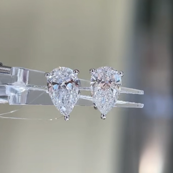 Single 1ct Teardrop Stud Earrings