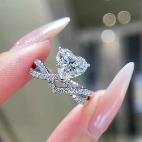 18K Heart Diamond Ring