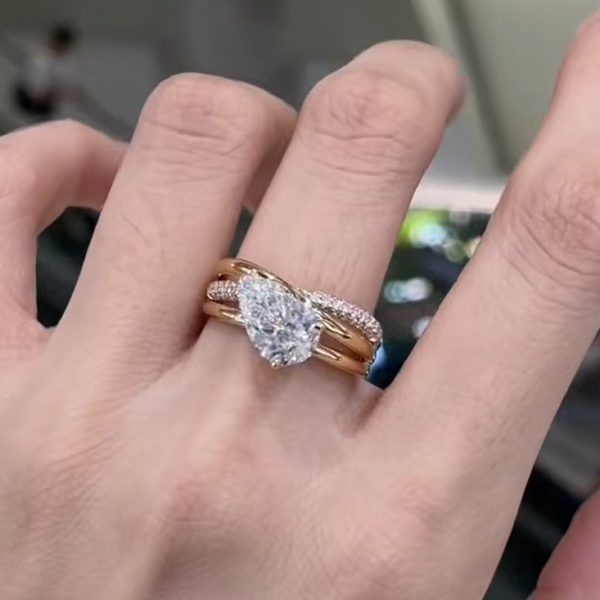 14K Gold 2.02ct Teardrop Ins-Style Diamond Ring