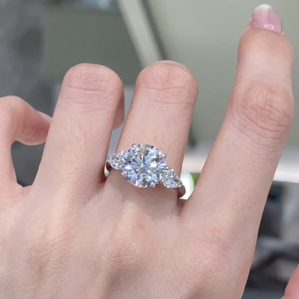4.05ct Round Diamond Three-Life Stone Ring