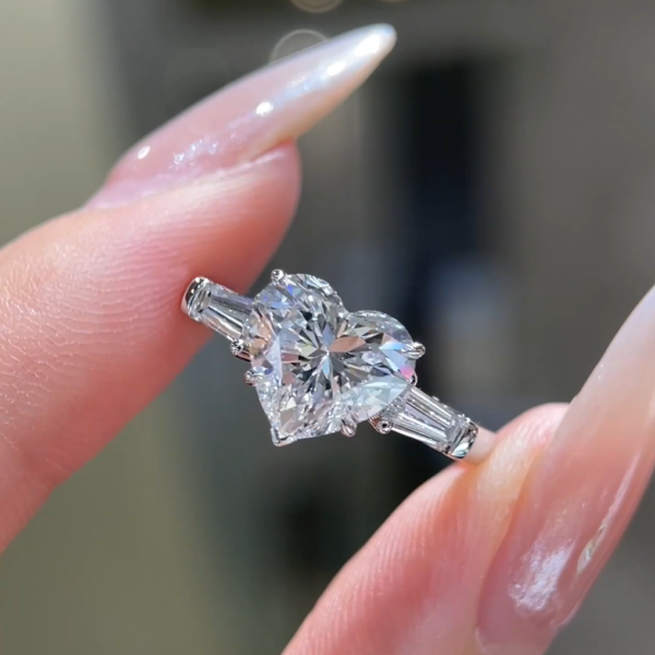 18K Three Lives Stone Heart Diamond Ring