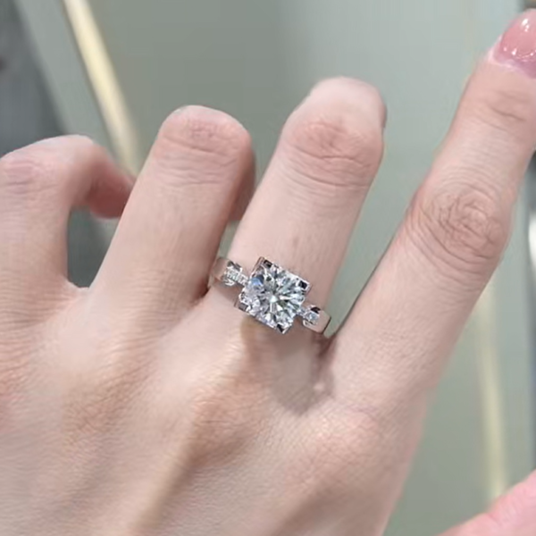Platinum 2.09ct Bullhead Four-Claw Diamond Ring