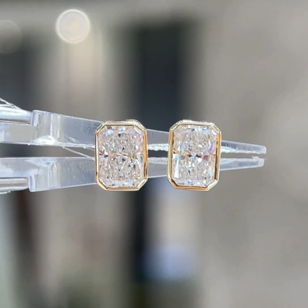 18k gold bezel-set stud earrings