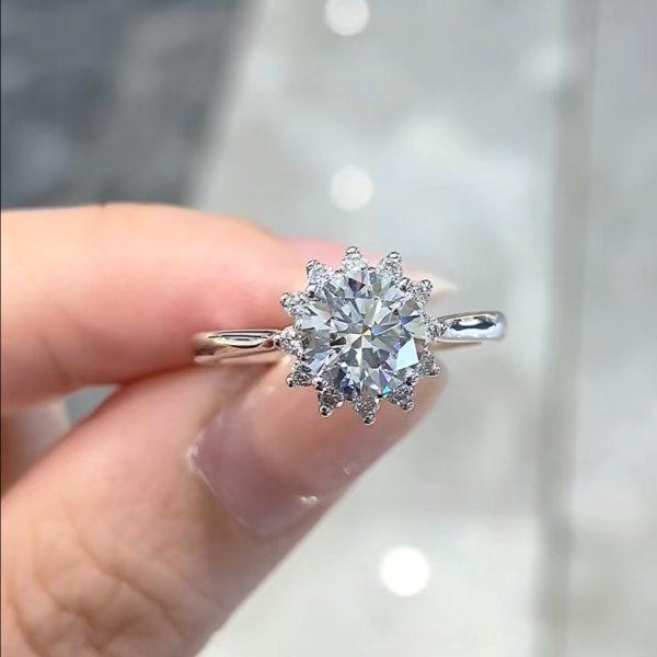18k 1.00CT Sunflower Diamond Ring
