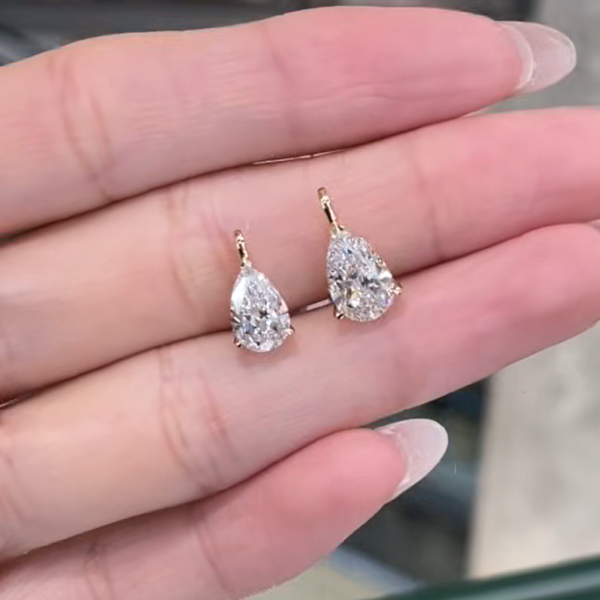 18K Classic Lab-Grown Diamond Pendant